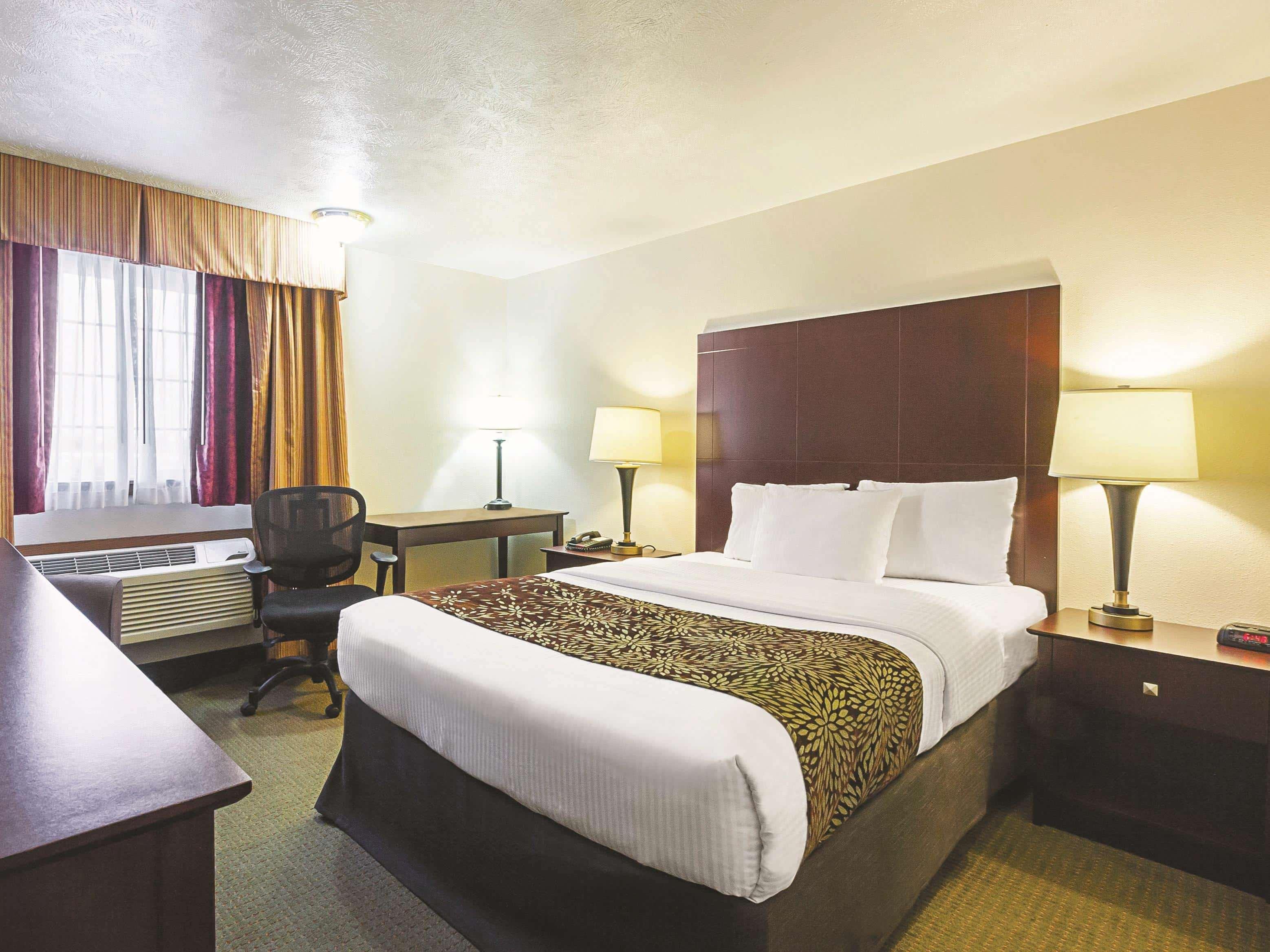 La Quinta By Wyndham Woodburn Hotel Ngoại thất bức ảnh