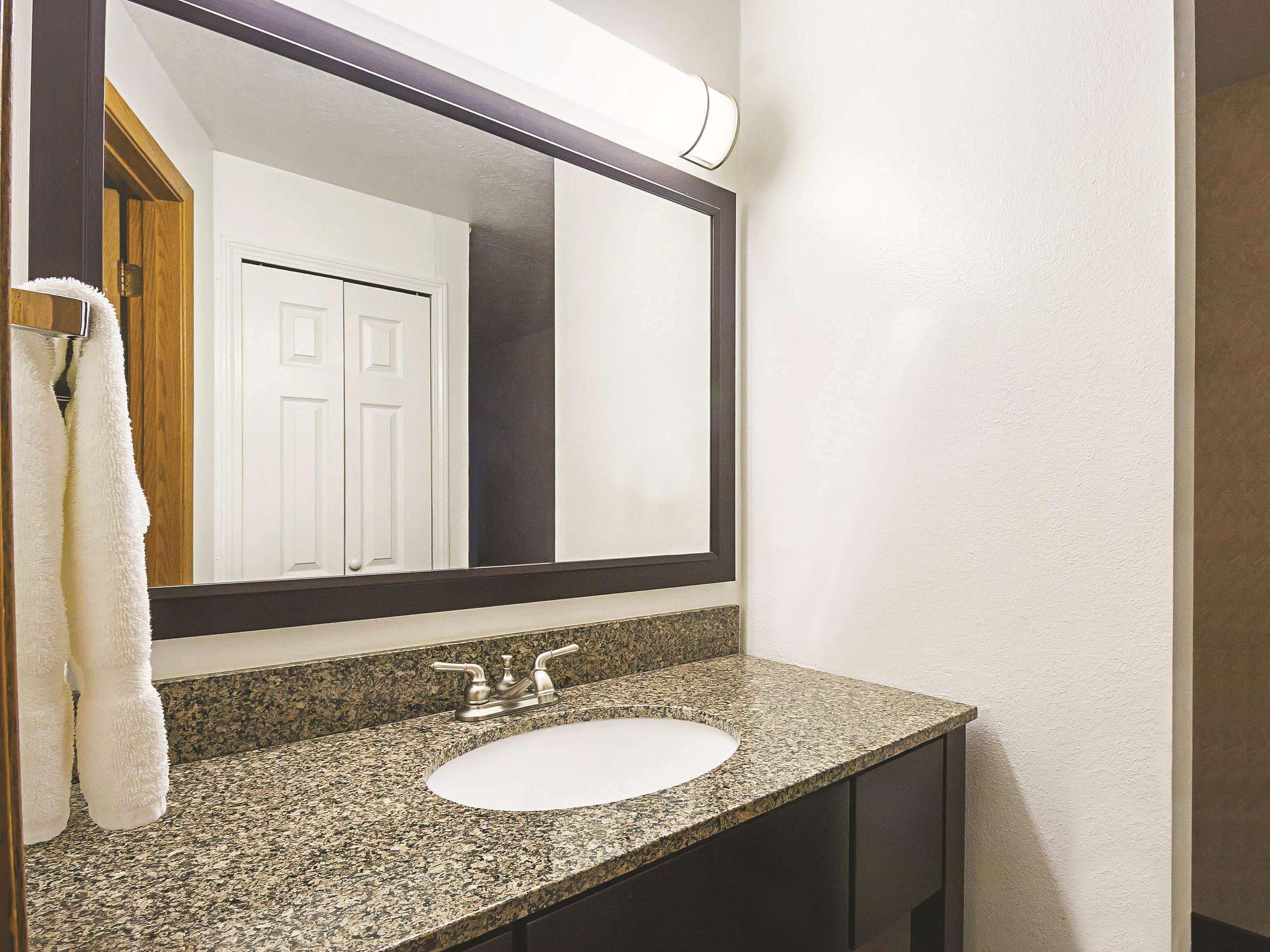 La Quinta By Wyndham Woodburn Hotel Ngoại thất bức ảnh